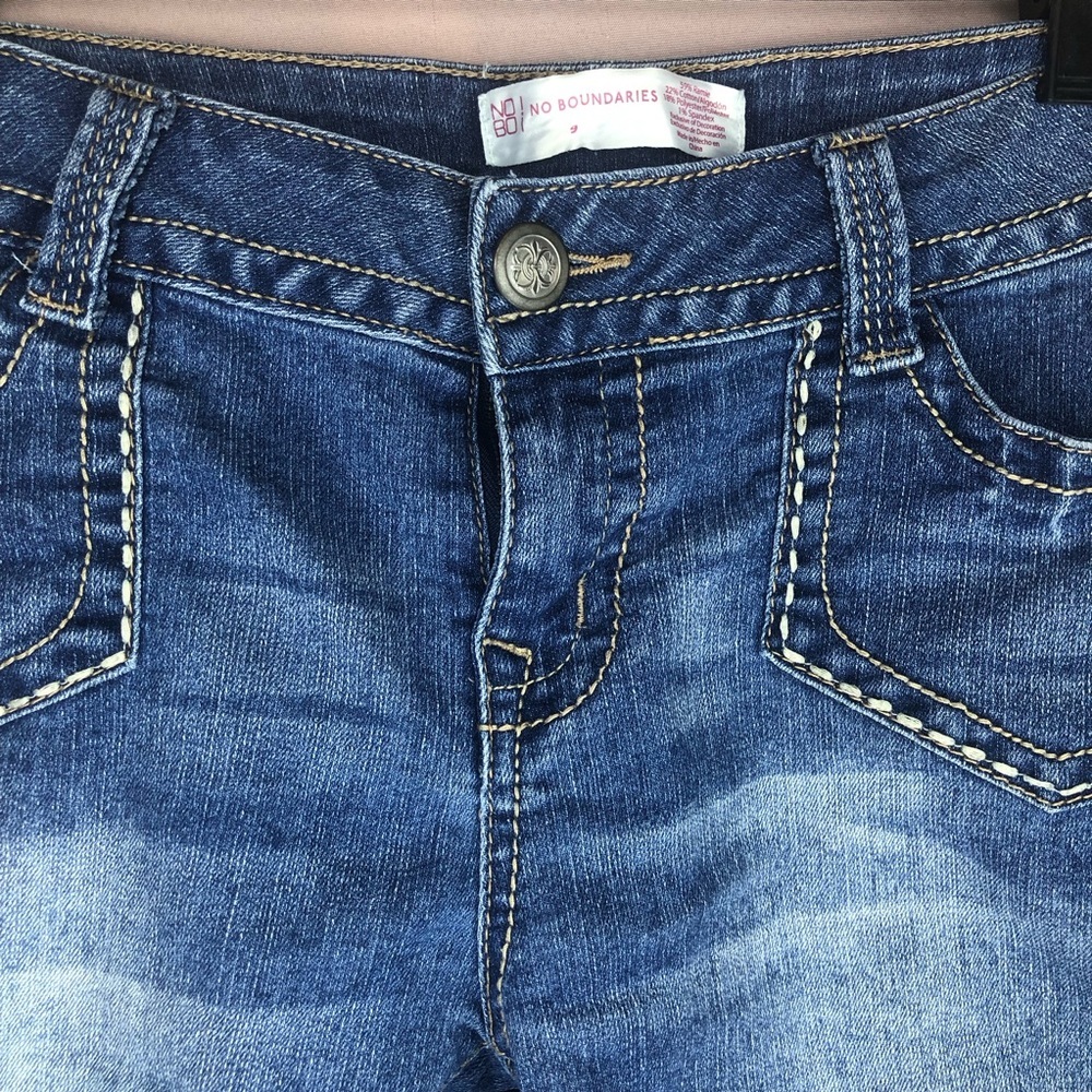 No Boundaries Dark Blue Denim Bermuda Shorts with Contrast Stitching Size 9 - Picture 5 of 8